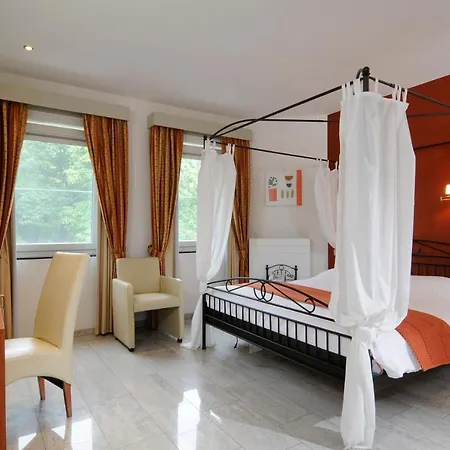 Kasteel Wurfeld 4* ماسايك
