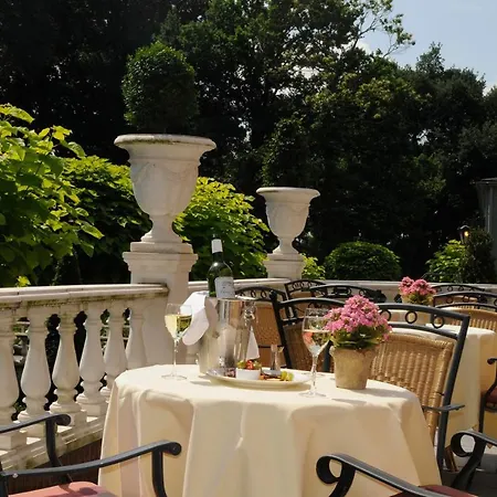 فندق Kasteel Wurfeld 4*